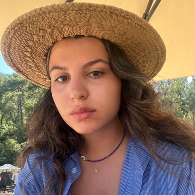 aysenurrbasaran's profile picture. 