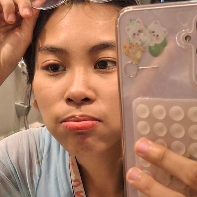 maileennotmai's profile picture. h e l p