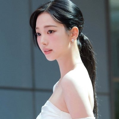 ochreimbued's profile picture. CLOSED. SB to Unfollow.