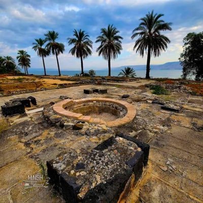 اكره الإخونج وأحث المسلمين على السمع والطاعة لولي الأمر والدعاء له وإلتزام الجماعة وايضاً اللي يدافع عن المتبرجات او