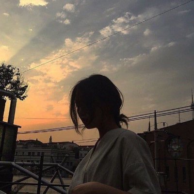 aksuzer10's profile picture.