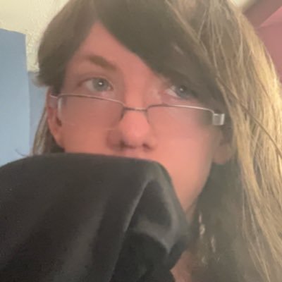 Cute thicc goth trans girl who loves to get spoiled 💕💋 would be happy about any support, DM me only if u wanna buy more content 💕😜, alt: @MiaPirait