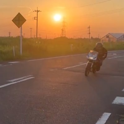 唯の頭のネジがぶっ飛んだクソガキガイジです。 ガンガン話かけてください。そうすると僕の下腹部が反りたち喜びます。
