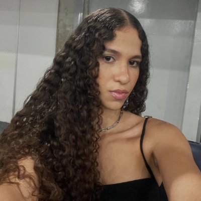 me acho geógrafa so pq estudo na federal🌎🍀.
Flamenguista obcecada, fã do Cristiano Ronaldo e Potiguar🦐⛱️