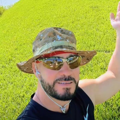 Abogado Venezolano emigrante gracias a la porquería de gobierno. Me cago en tu tumba Hugo Chavez y en tu madre Colombiana Nicolas Maduro.