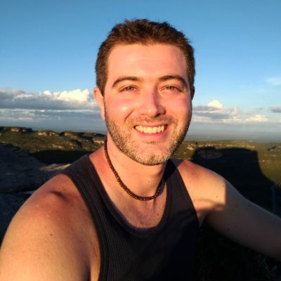 vcanti's profile picture. Porque se chamava moço,
Também se chamava estrada,
Viagem de ventania...

Poesia na página: https://t.co/1sgRJLyKm2