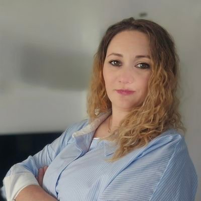 Actualmente estoy estudiando FP superior en Asistencia a la Dirección, para mejorar mis oportunidades a nivel laboral.