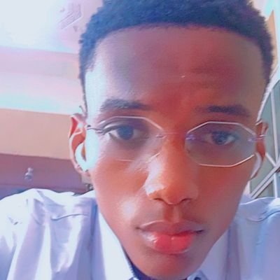 Bienvenue dans un univers radieux
IG: @cheezy18.music