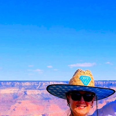 God Family Country Activated Anti-Marxist 🇺🇸⚖️📜🌏 🤙🏼🦋🐠🪐🌈 Genesis 9:12-17
Wisconsin native - world traveler - I have opinions on everything