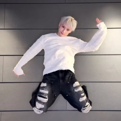 ARiko42216056's profile picture. 🐧 txt  h3