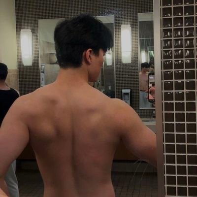 huang_le55437's profile picture. 