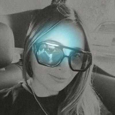 ✨ - me encanta ir a conciertos -Ariana Grande🩶 Sabrina 💛 But if I can't be me, the fuck's the point?