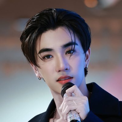 skul_thiti's profile picture. 🖤🤍❤️  ด้อมเพิร์ธแซนต้า 🐯🐶