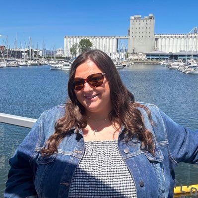 tisthepamszn's profile picture. PHL | penelope featherington defense attorney