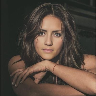 orgullosa mestiza, ecuatoriana, dando batalla contra el socialismo, siglo XXI