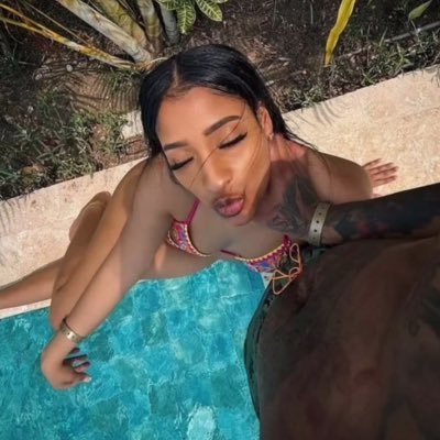 college girl 4’11 ☺️ #nsfwp #🔞 #pty #msoverlyfreakedout old page deleted ! if I accept you please shut up thanks !! weirdos get blocked ! real & only page !