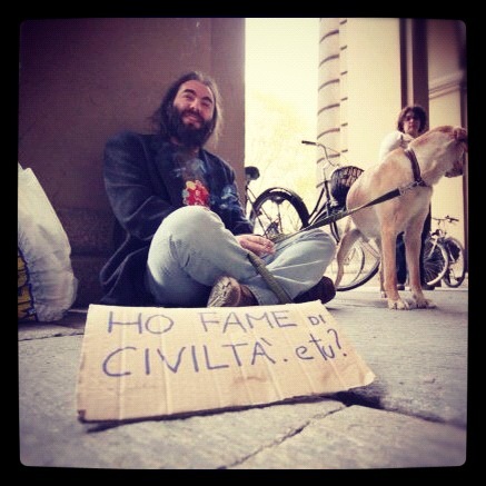 Sono un immaginario che pratica l'ospitalità per far nascere relazioni di fiducia. Co-founder di @Proteina_cc e @lab121coworking