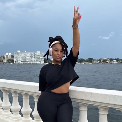 This my backup page my fans i can’t text on my main page my lovely fans my main is @DanielleJe62296 you can check it out if you don’t believe me