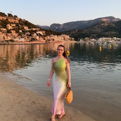 Final year Physiotherapy Student. Lover of the great outdoors and the great indoors (mostly bakeries and bookshops).