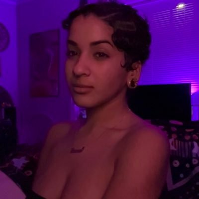 arianamoscoso4's profile picture. 22 || obsessed with myself || ☉Gemini ☾Gemini ↑Leo || (she/her) || $arianaenid