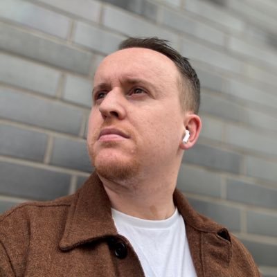 Sunday Brekkie producer at @BBCWM and presenter @WeAreBCR ⏪️ Previously @SmoothRadio, @BBCLeicester. @BCUMedia BA/MA grad and theatre blogger 🎭 Views my own 