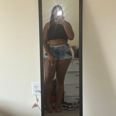 Thick Latina 🔞💦 With That WAP 💦💦 Feet 👣 Content Available Dm me ..
