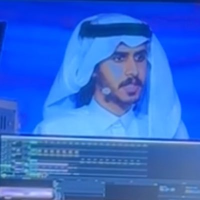 حقيقتي ليست من هذا العالم، بكالوريوس تاريخ،علم الآثار، شاعر.