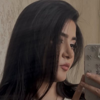 laboutherl's profile picture. "چشم‌هاشان همه وامانده در بحر محیط"