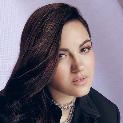 Shoot for the moon, even if you miss you'll land among the stars.💜 @maiteperroni