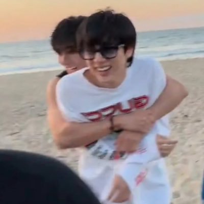 old and young enough // ot7 bts army /// seokjin is gay /// pan🏳️🌈 // aromantic // she/her