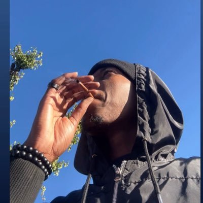 Spark the blunt 🔥| 6'2 | Libra|34| #90’s #IFollowBack s.c Ajsickwitit 😌