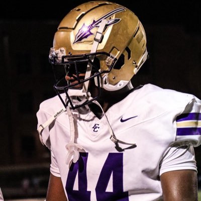ECHS 6A Football | DE 6’4 | 220 C/O ‘27 10 yard split:1.66 30 inch vert#RecruitECHS | Cell 470-535-7104 GPA 3.4| Two-Sport Athlete🏈🏀 Royalchase15@gmail.com