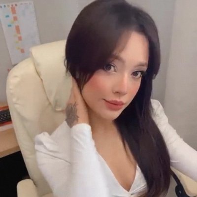 Half Asian half American twice the temptation
🩰 Yoga keeps me bendy ballet keeps me soft
Find out in my FREE link below