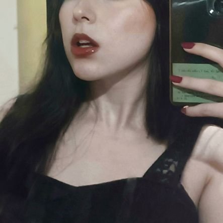 LolitaGiia's profile picture. shitposting