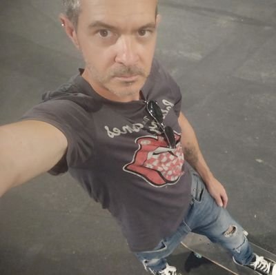 Profesor de Filosofía y ex redactor. De entre los apocalípticos soy de lo más integrado. Antifascista a cara descubierta. Argumenta, que algo queda.