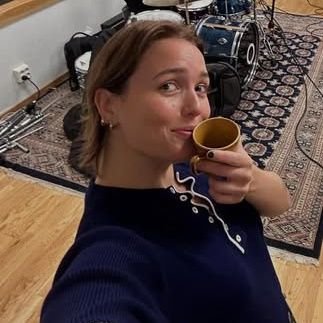 roseanddlisa's profile picture. • music, series, tv, blackpink (sometimes) and meovv•