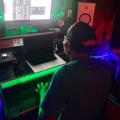 IG: @tgizzle904 🎹🥁 #producer 🎛 #recordingengineer ⚡️#smirklordzstudios 121 E Bay St. 32202 #TGizzleProductionz #GodFirst 🙏🏿 #gojags 🐆 BOOK YOUR SESSION🔽