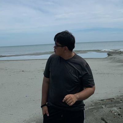 INTJ, single, likes coffee and photography,
Incoming 3rd Yr, frustrated gym gower.
-just a chonky goofball trying to learn stuff-