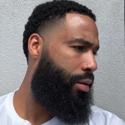 Beard specialist | Anime watcher | Brunch expert | Hookah connoisseur | Proceed and be bold | TikTok:_suaveguapo | 💰: $jsuaveguapo ♈️