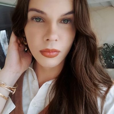 BruhnaFerr2617's profile picture. Meus hobbies são tuitar e retuitar :) 
                Signo ♉️ 
Tô aqui só pelas polêmicas 😎