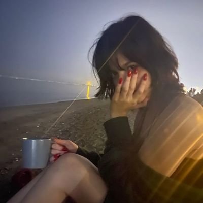 zingariina's profile picture. physics
                                                                                                               stop listening to the static