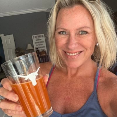 Over 50 | Skincare & Wellness Advocate | Longhorn Fan 🏈 | Staffing Pro | Content Creator | Affiliate Marketer | Using AI/ChatGPT to empower & create 🌟