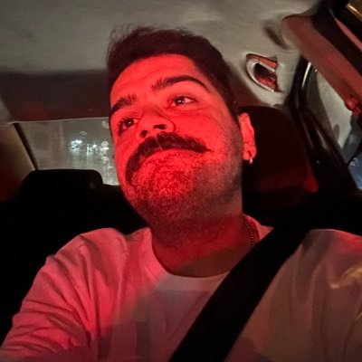 resanahastam's profile picture. هدایت کننده هستم.