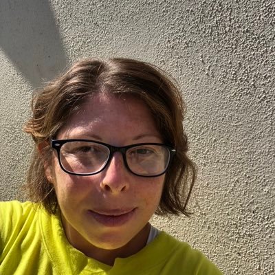 zessicacln84's profile picture. Graphic designer/ UX designer/ Writer/ Artist