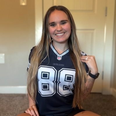 I’m the logo on the Dallas Cowboys helmet, a star ~ #DallasCowboys ~ #VegasBorn ~ #SunsUp ~ BoiseState ~ cat is named Soup 🐱🥣