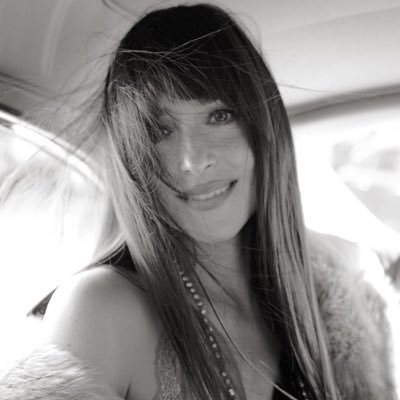 Tu mejor y más actualizada fuente de información en español dedicada a la actriz, activista, productora y directora Dakota Johnson. | 📸: @DakoholicsMedia.