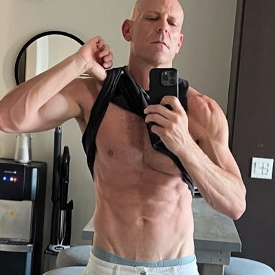 44 yr old Hung White Alpha Daddy & Raceplay King 👑 To access my ENTIRE porn collection spanning past 9 yrs ➡️ https://t.co/SD2rK7xTAV ✨ 💍@thejaredtyler