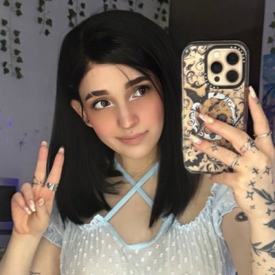 that cute but weird internet g0rl ✧ @kittenthen3rd ✧ https://t.co/xD95vn8Uy7