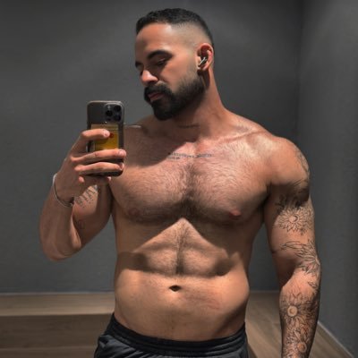 pai de Analy; matuto do interior; bonita sazonal e pisciano com ascendente gritante em leão 🙃😉 ig:ccarlosjj
