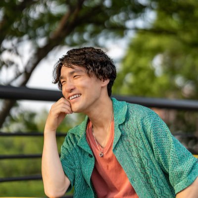 10年前に歩みを止めてしまった音楽の夢を
今、叶えにいく事を決断したシンガーソングライター
「100年先まで歌い継がれる名曲」を作り、
自作の曲が駅メロや映画になっていく理想を掴みに行きます。